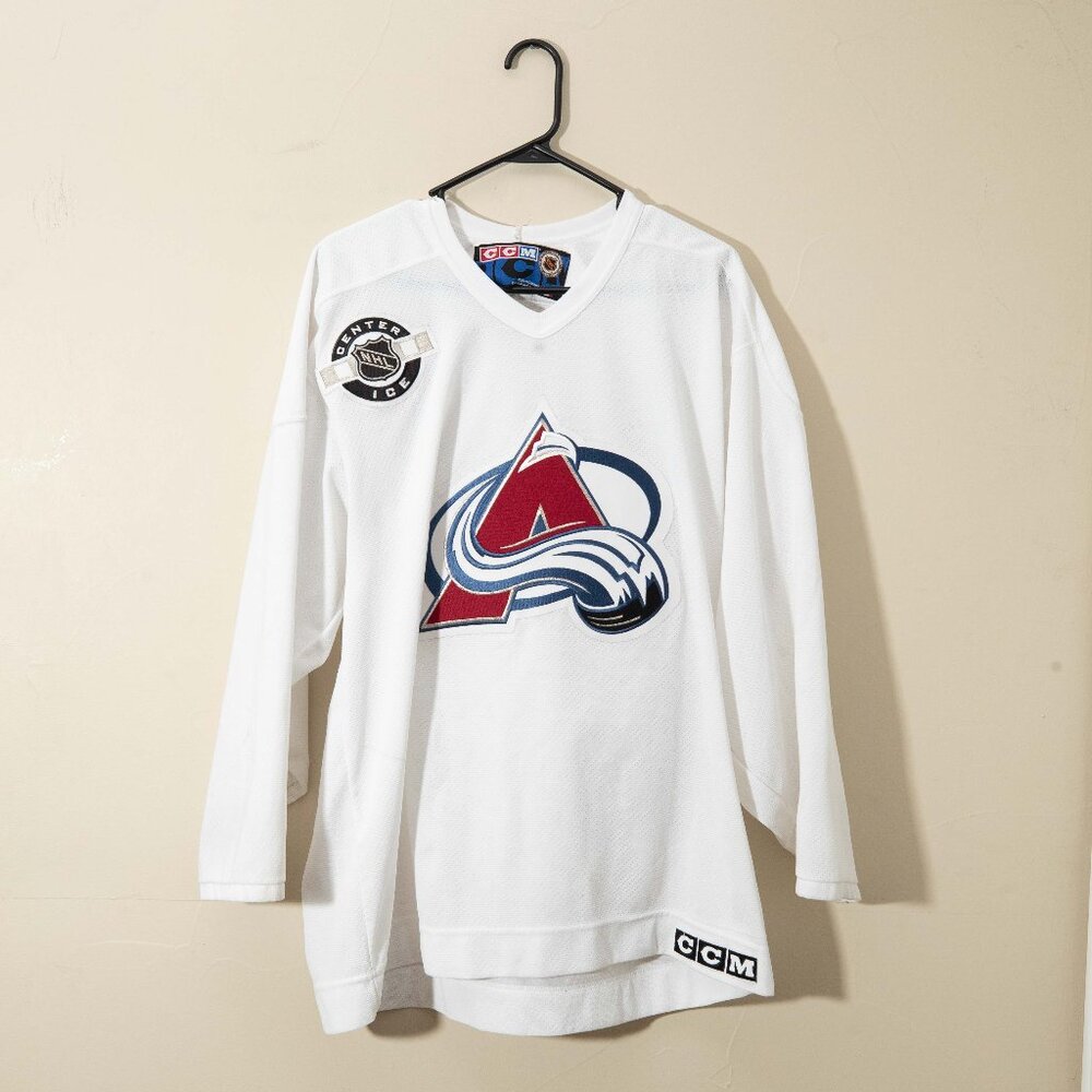 *SOLD* CCM Colorado Avalanche VTG NHL Center Ice Patch Jersey (L)